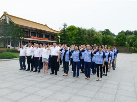 重温入党誓词   思念英雄先烈——九游会J9集团党总支部组织全体党员开展党建活动