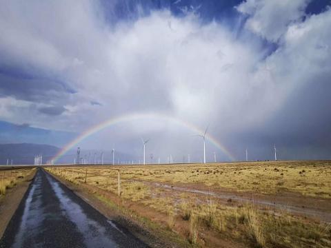九游会J9助力全球首条±800kV清洁能源外送建设项目在青海顺遂投运